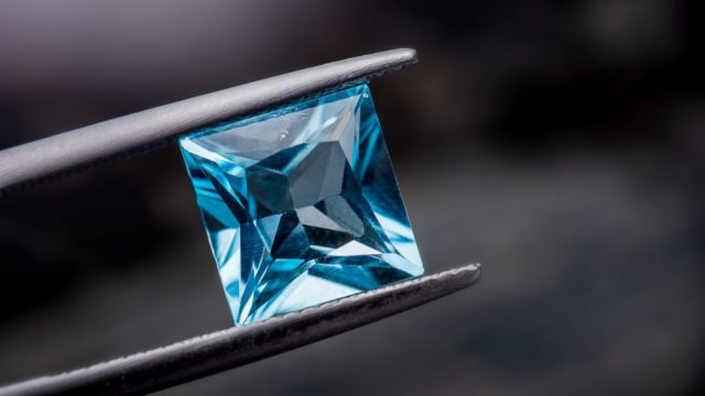 blue-topaz-guide-how-much-is-the-brilliant-blue-gemstone-worth-fely